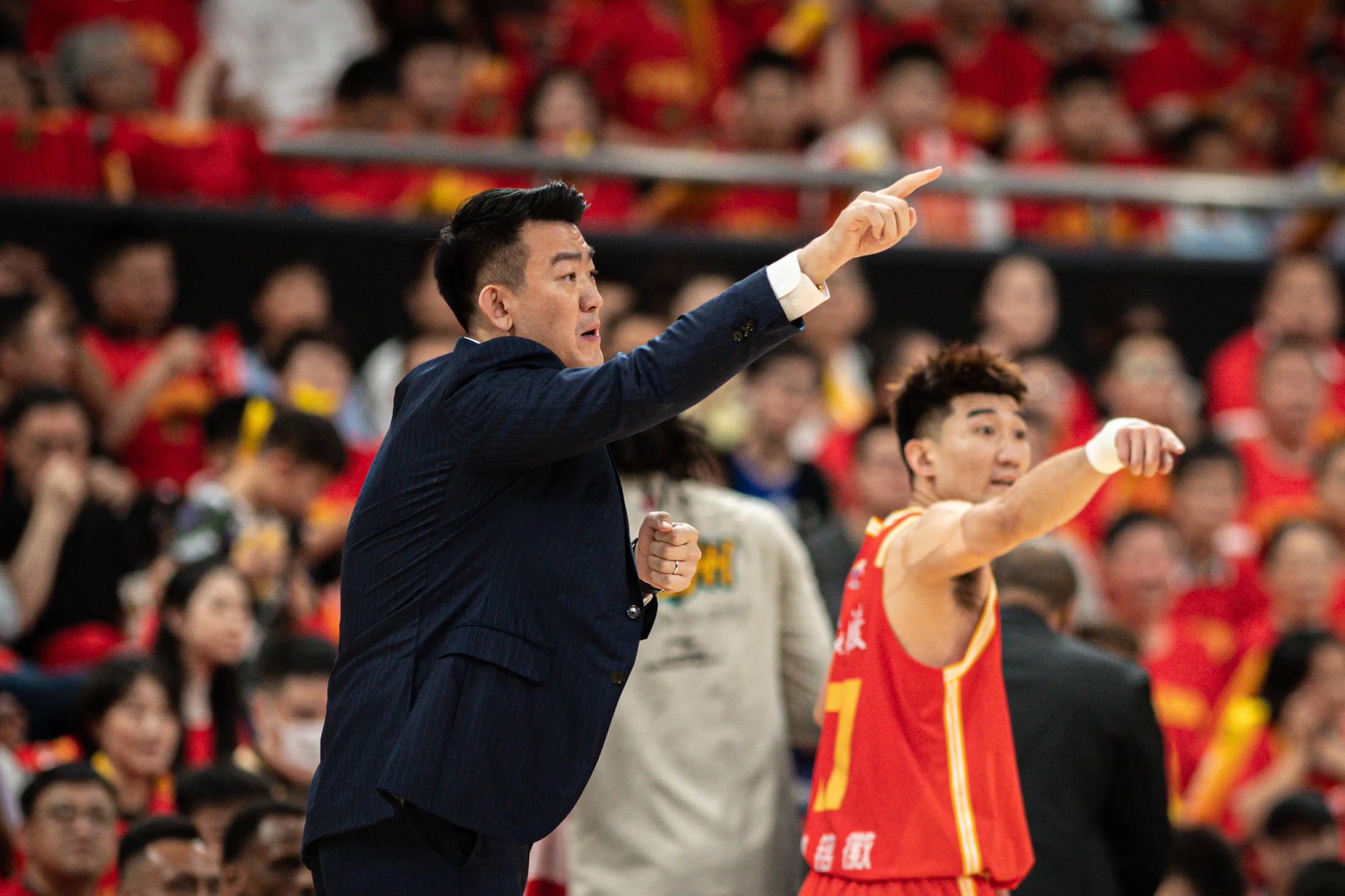 爱游戏入口集结日体能课后；深圳男篮内部沟通备战葡超；压力陡增；资深球员宣示担当的简单介绍